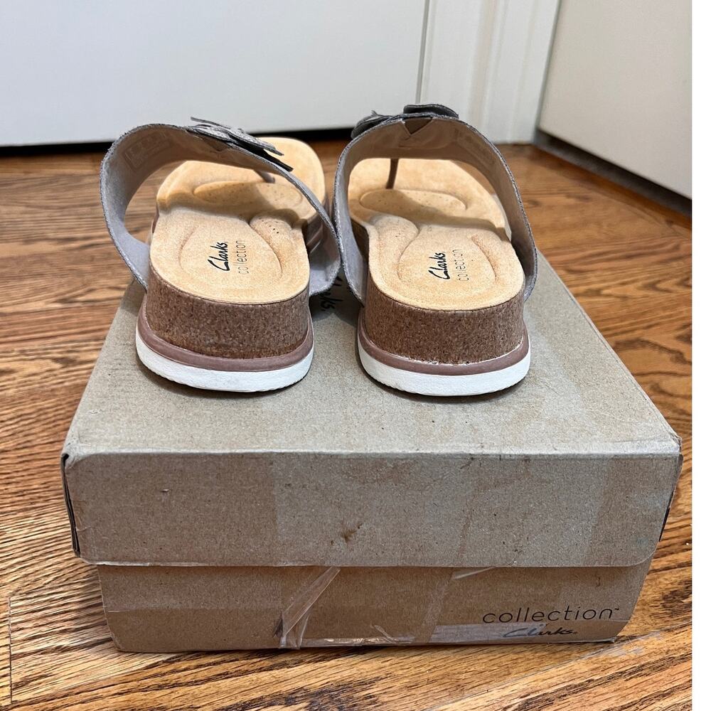 Clarks Brynn Style Flat Sandal Taupe Metallic Flip Flop Sz 7.5 Flower Embellish - Picture 4 of 7